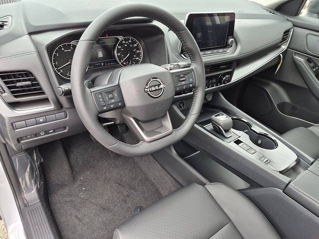 New 2026 Everest White Pearl TriCoat Nissan Dark Armor™ image 5
