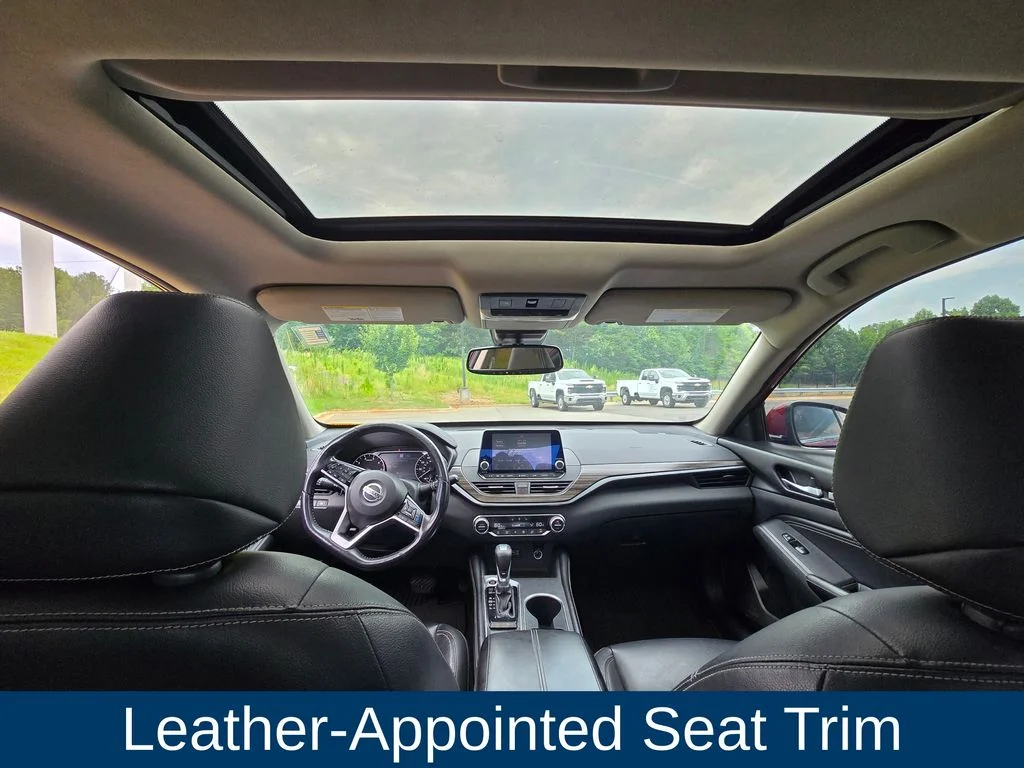Used 2019 Red Nissan 2.5 SL image 18