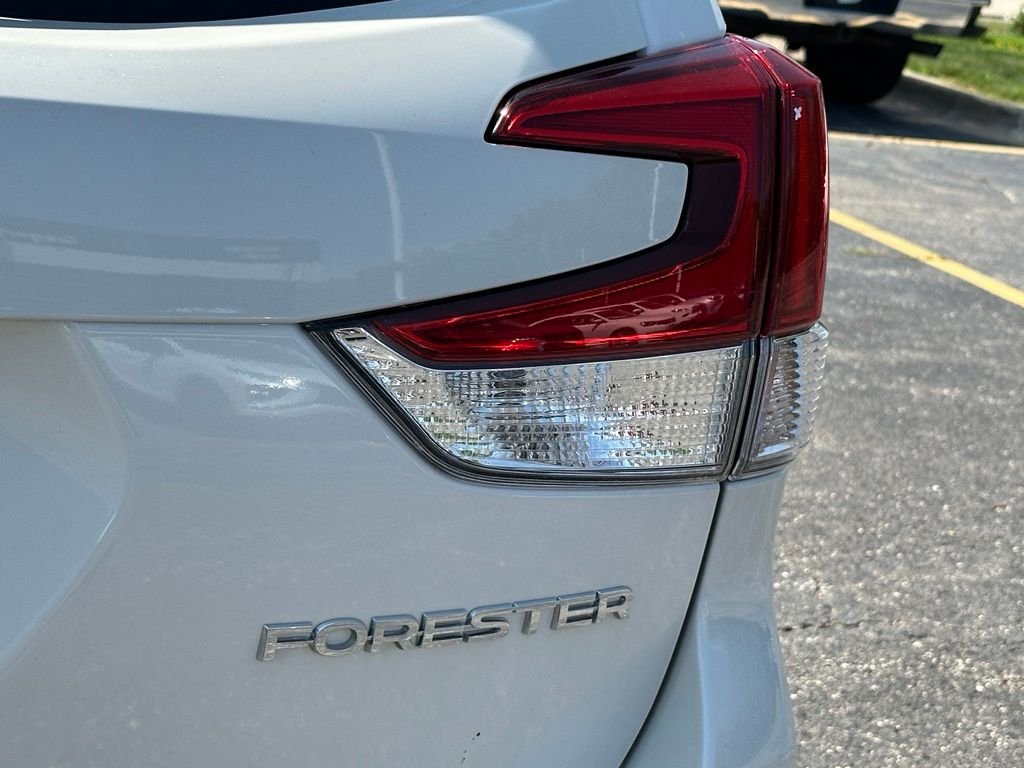 Used 2020 White Subaru Premium image 10