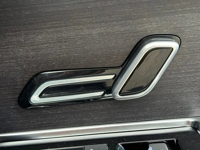 New 2026 Fuji White Land Rover SE image 41