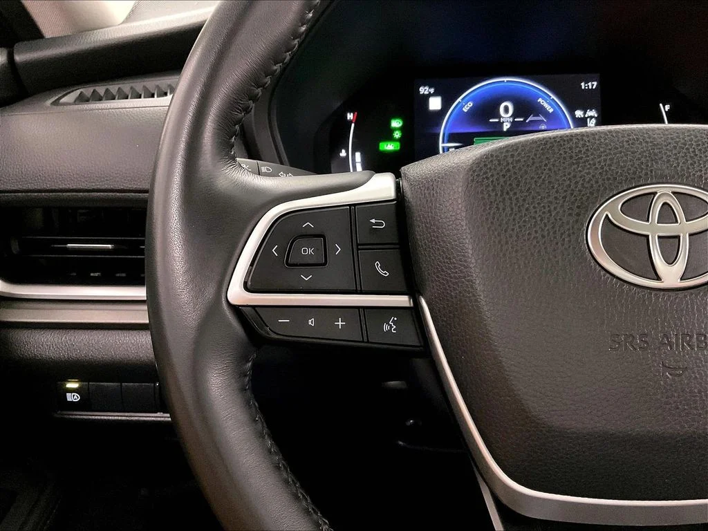 Used 2025 Beige Toyota XLE image 22