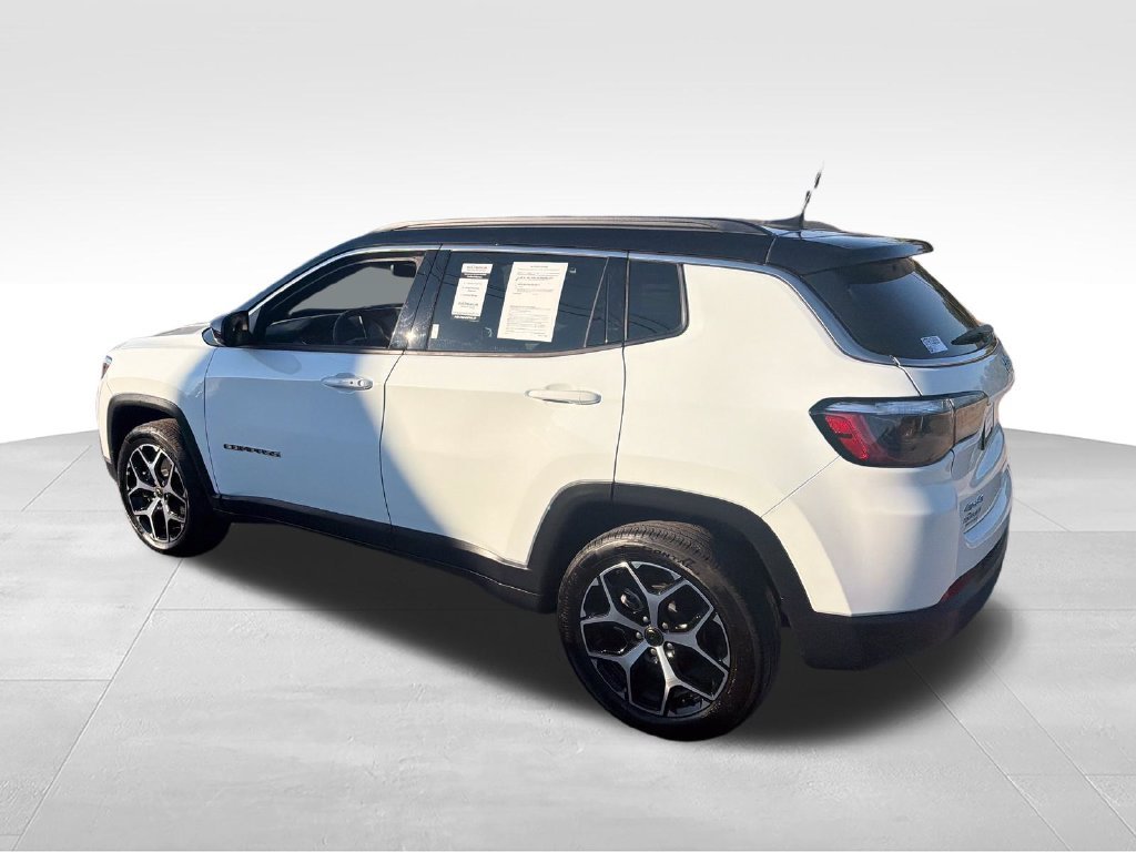 Used 2025 White Jeep Limited image 3