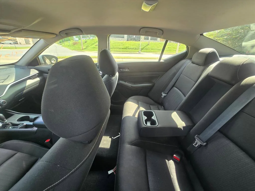 Used 2020 Silver Nissan 2.5 S image 5