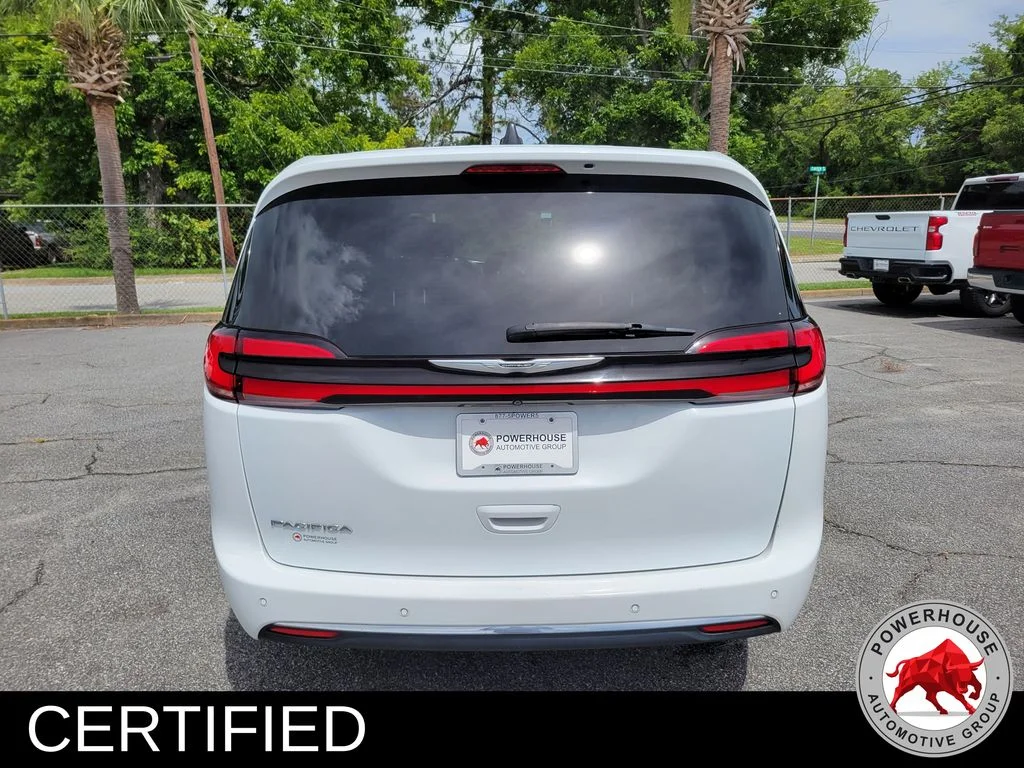 Used 2023 White Chrysler Touring L image 4