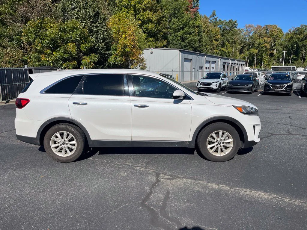 Used 2019 White Kia LX image 4