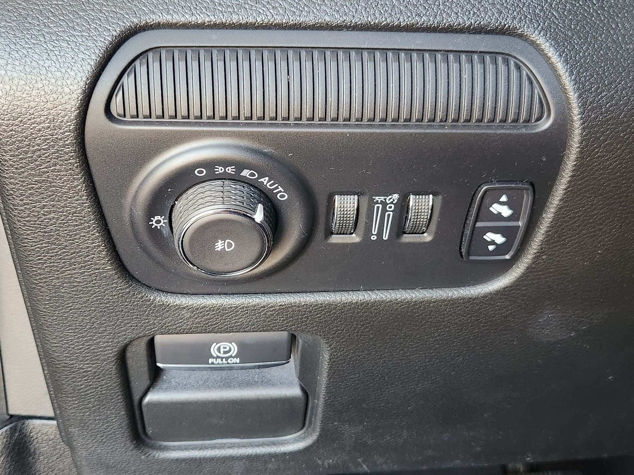 Used 2022 Bright White Clearcoat Jeep Series II image 20