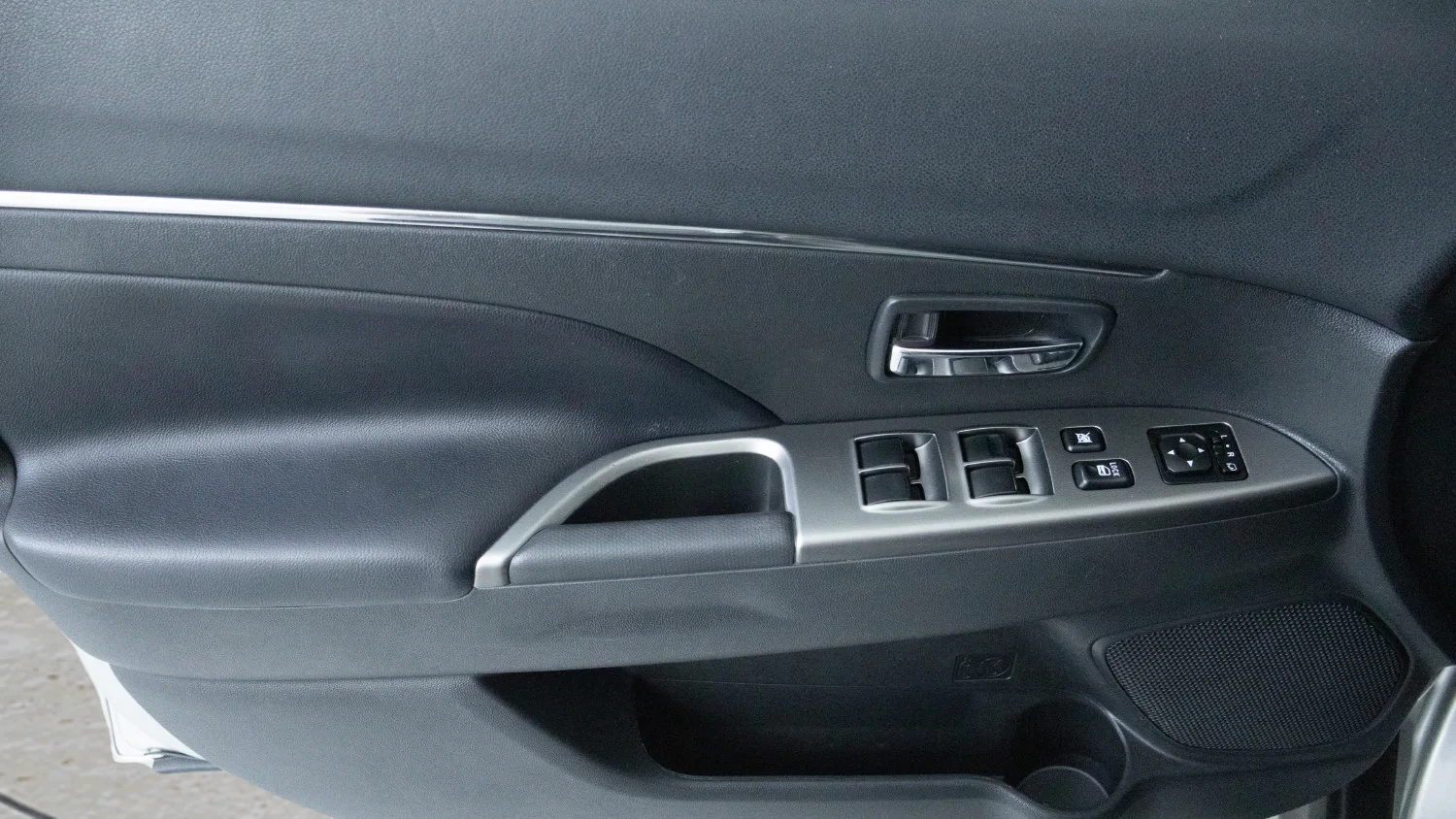 Used 2024 Silver Mitsubishi S image 23
