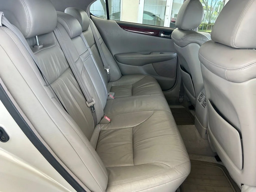 Used 2002  Lexus 300 image 28