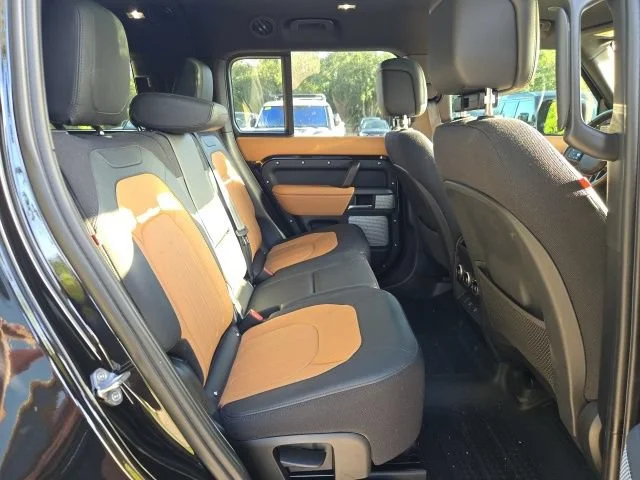 Used 2024 Santorini Black Metallic Land Rover X image 11