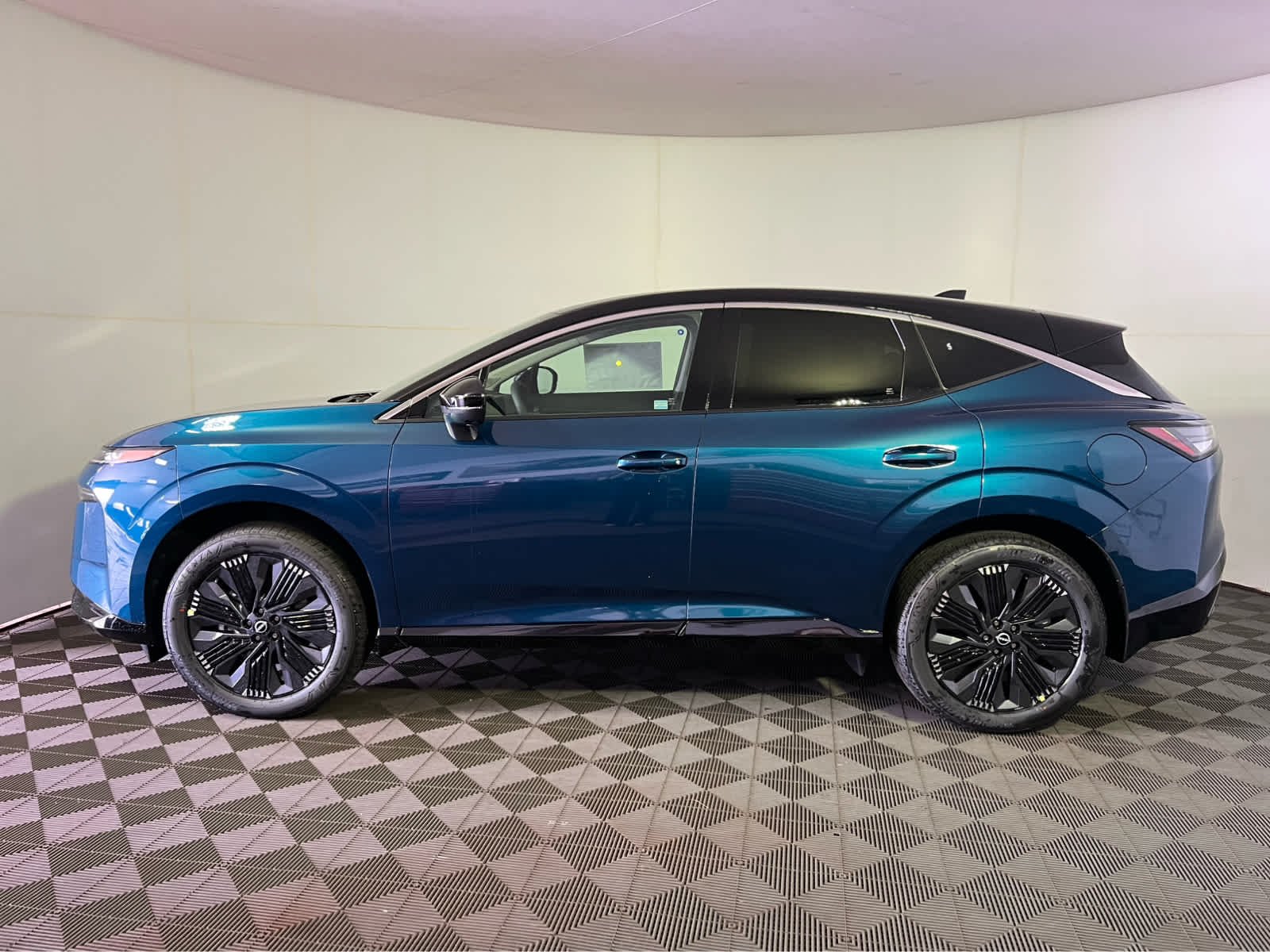 New 2026 Aurora Blue Pearl Metallic / Super Black Two-tone Nissan Platinum image 4