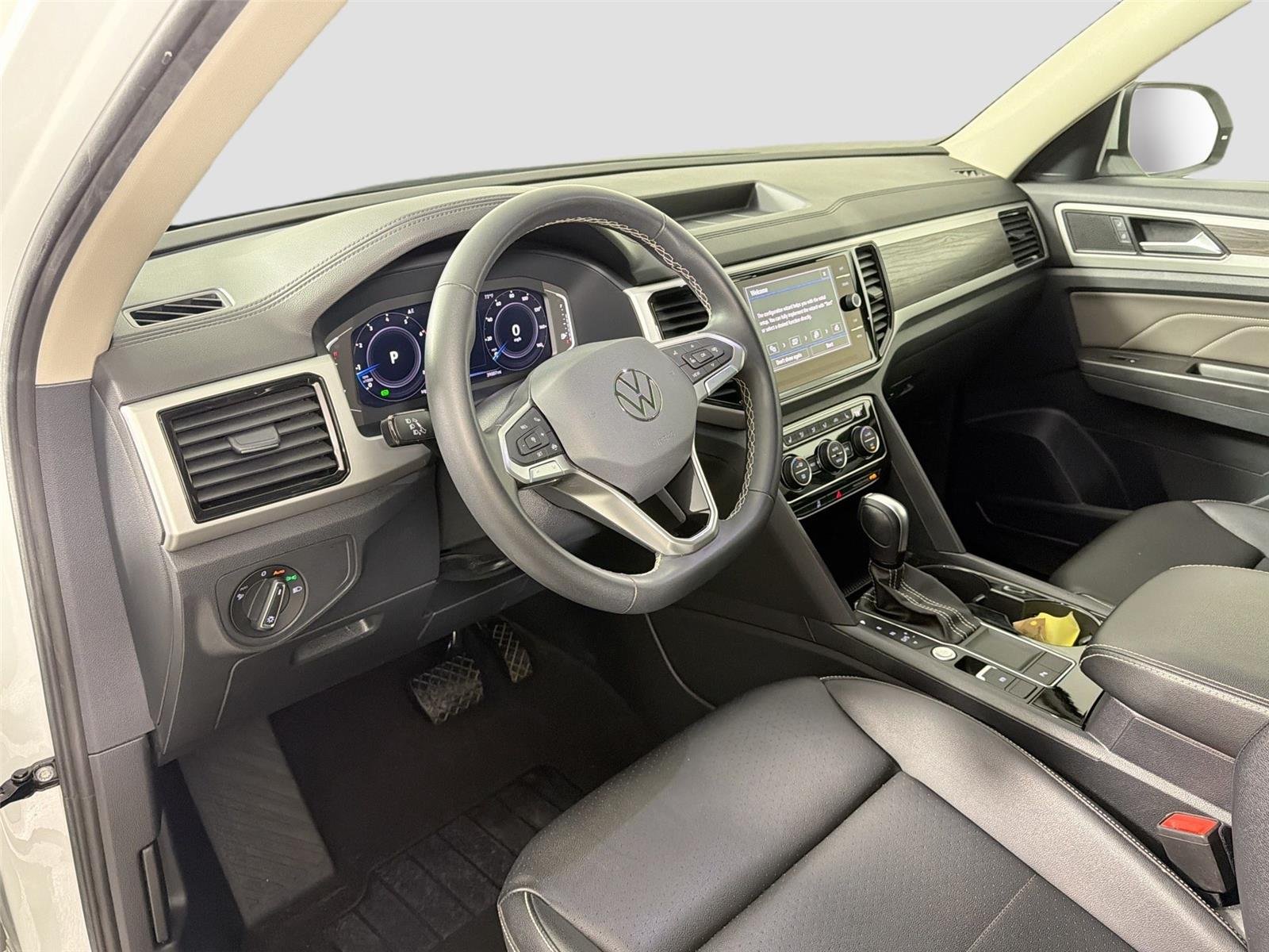 Certified Used 2023  Volkswagen 2.0T SE w/Technology image 9