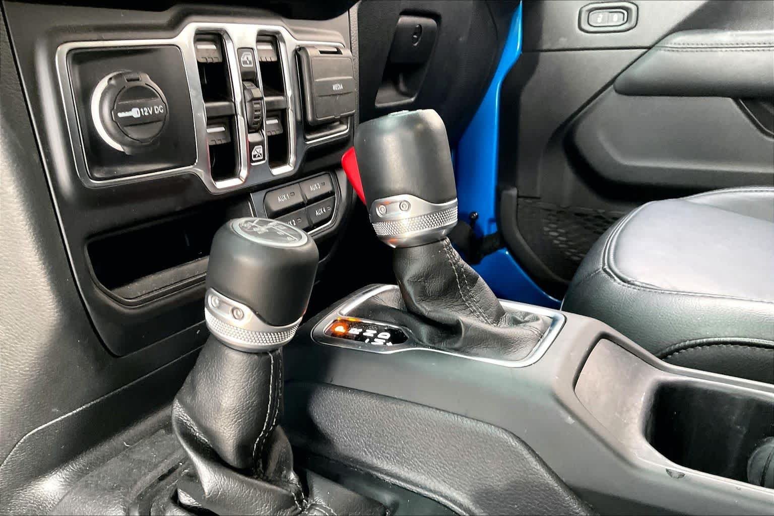 Used 2022 Hydro Blue Pearlcoat Jeep Unlimited Sahara Altitude image 15