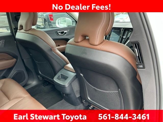 Used 2019 White Volvo T5 Momentum image 40