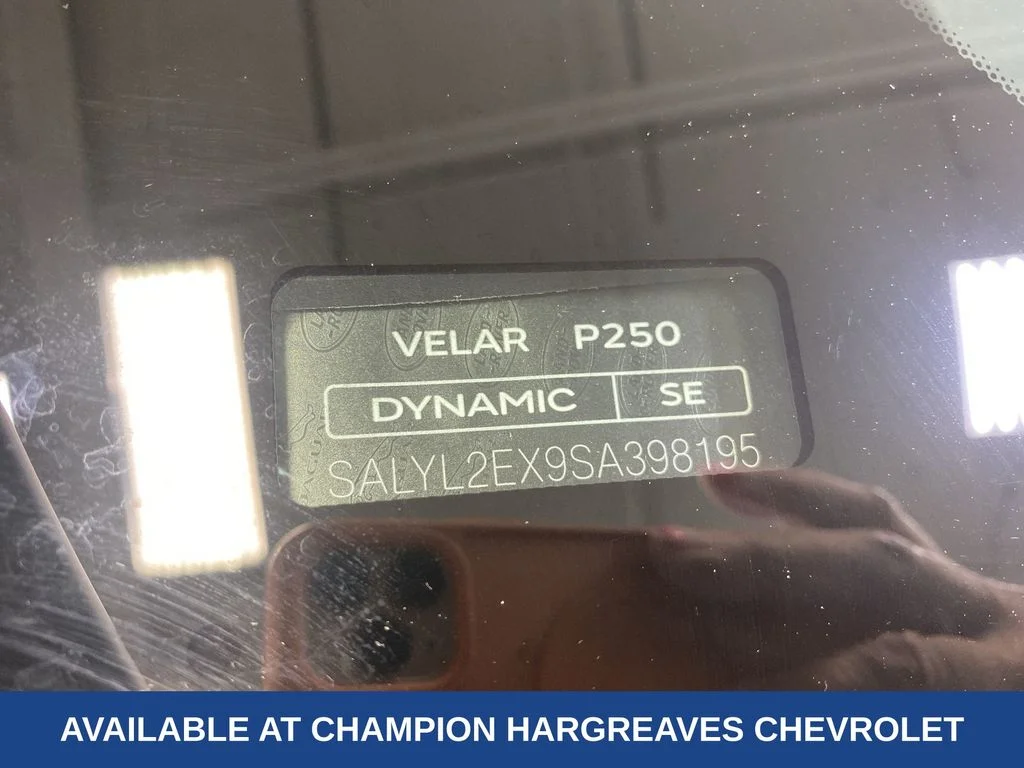 Used 2025 Fuji White Land Rover Dynamic SE image 41
