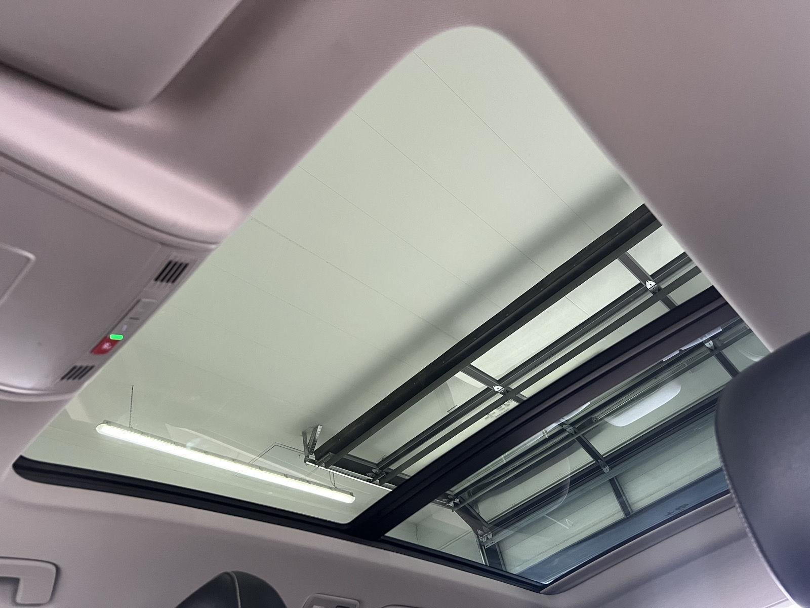 2023 Volkswagen Taos SEL - Photo 24