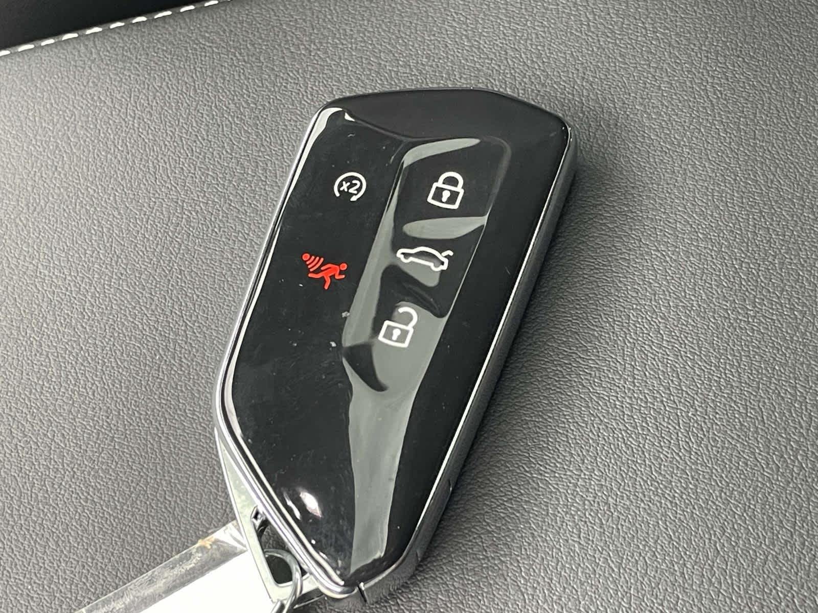 New 2026 0P0P/White Volkswagen SE R-Line Black image 4