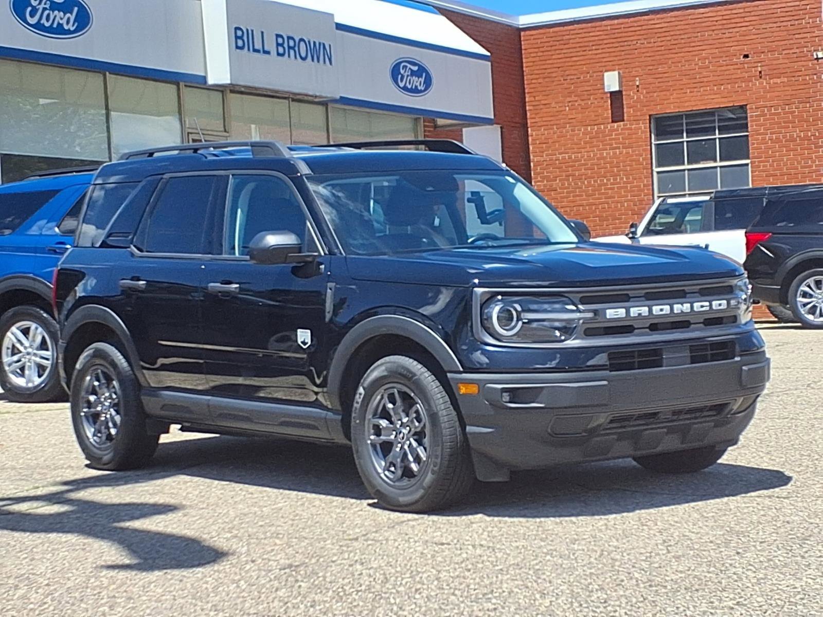 Used 2022  Ford Big Bend image 1
