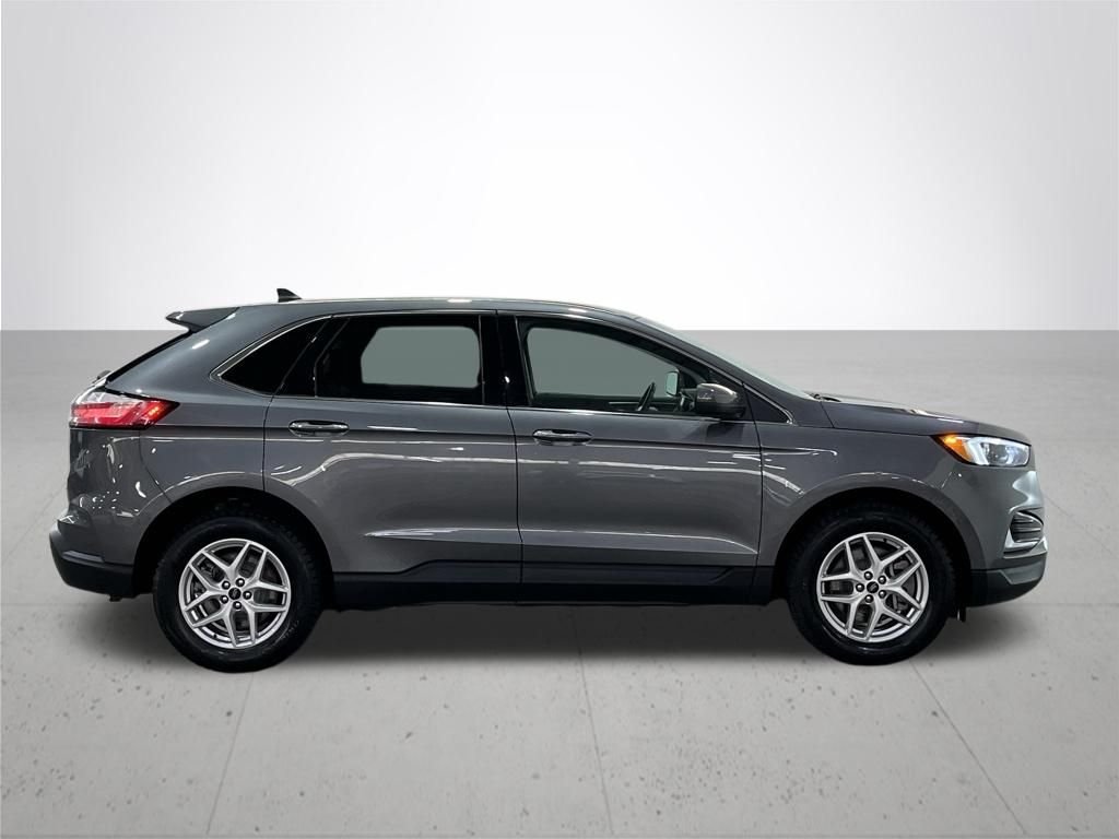 Used 2024 Gray Ford SEL image 9