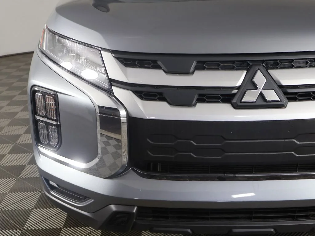 New 2026 Gray Mitsubishi 2.0 ES image 10