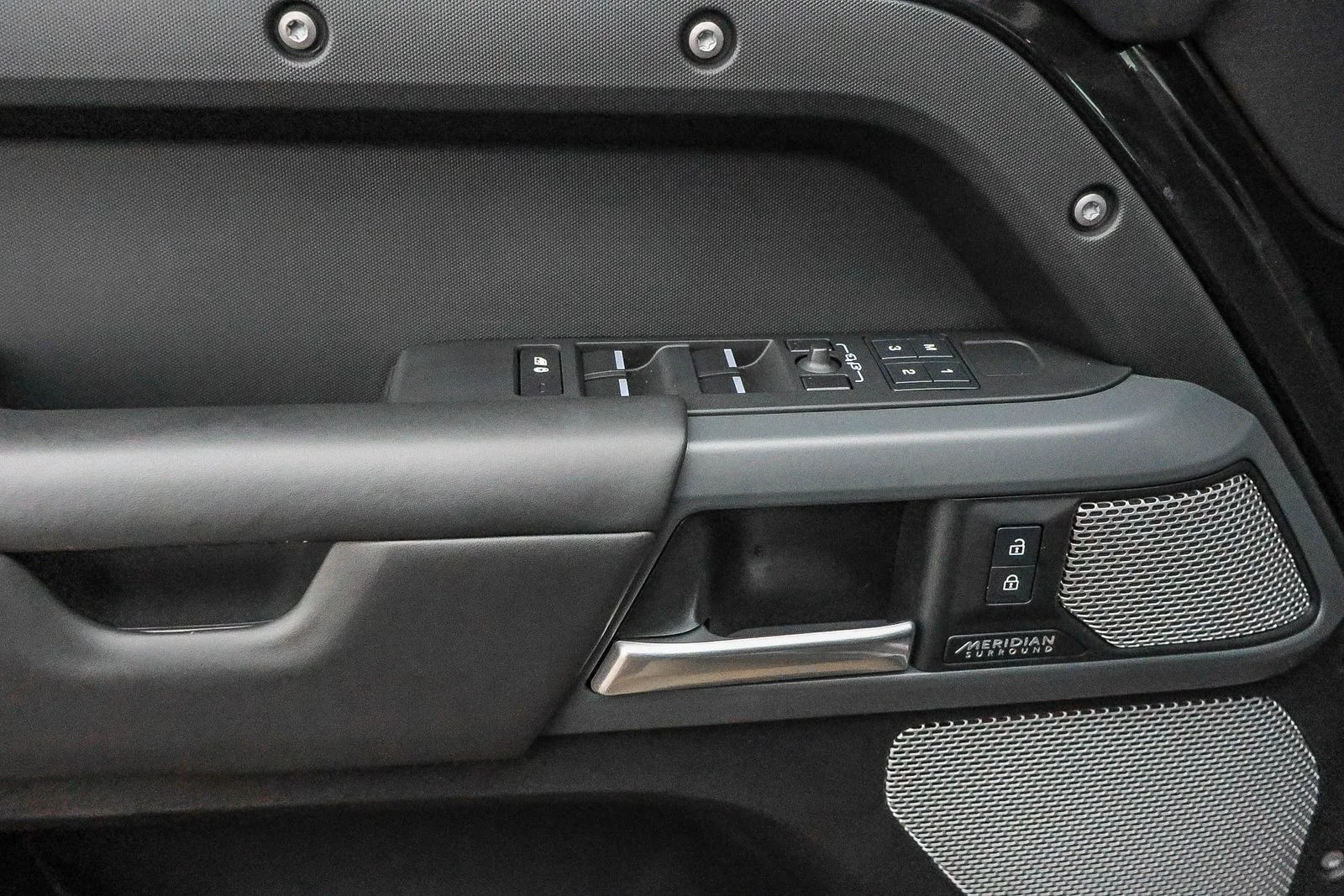 2023 Land Rover Defender X - Photo 31