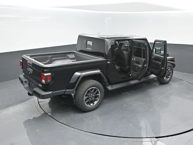 Certified Used 2022 Black Clearcoat Jeep Overland image 24