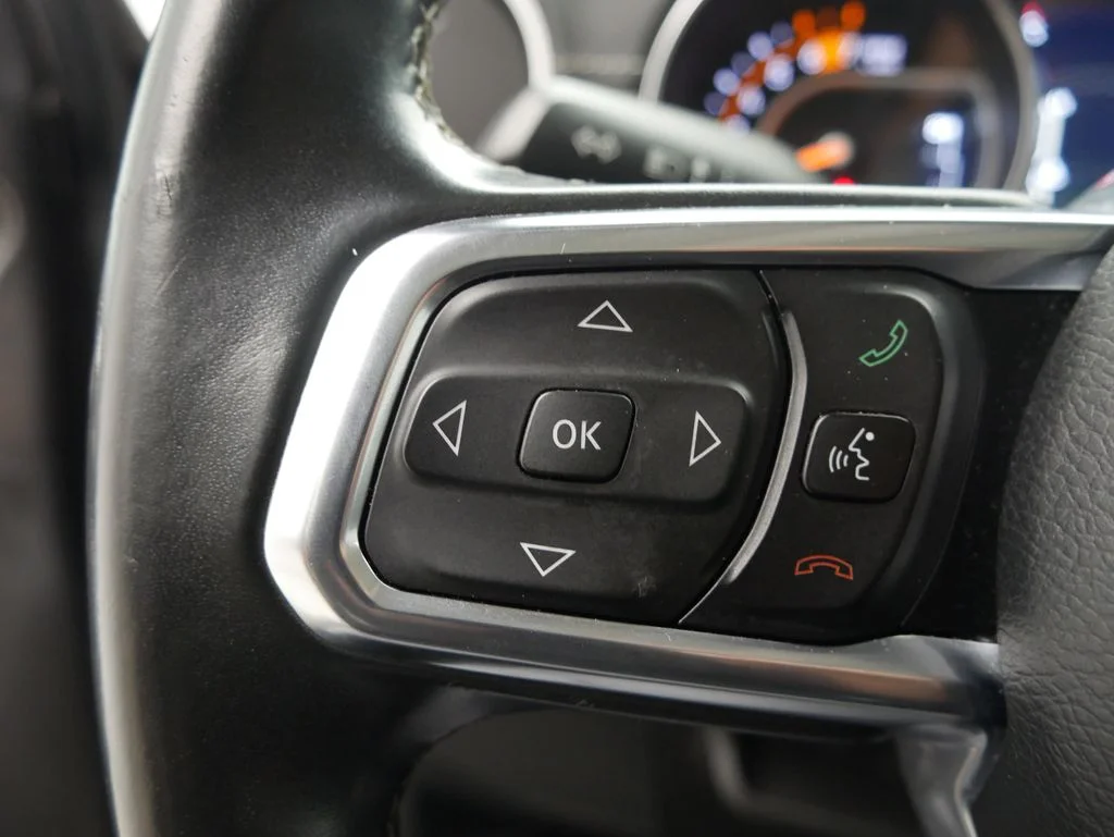 Used 2018 Crystal Metallic Jeep Unlimited Sahara image 35