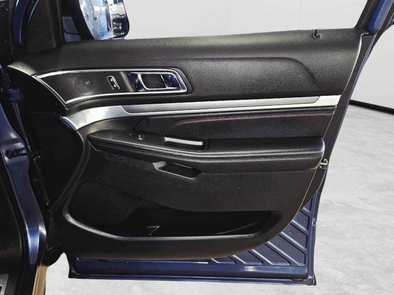 Used 2018 Blue Ford Sport image 68