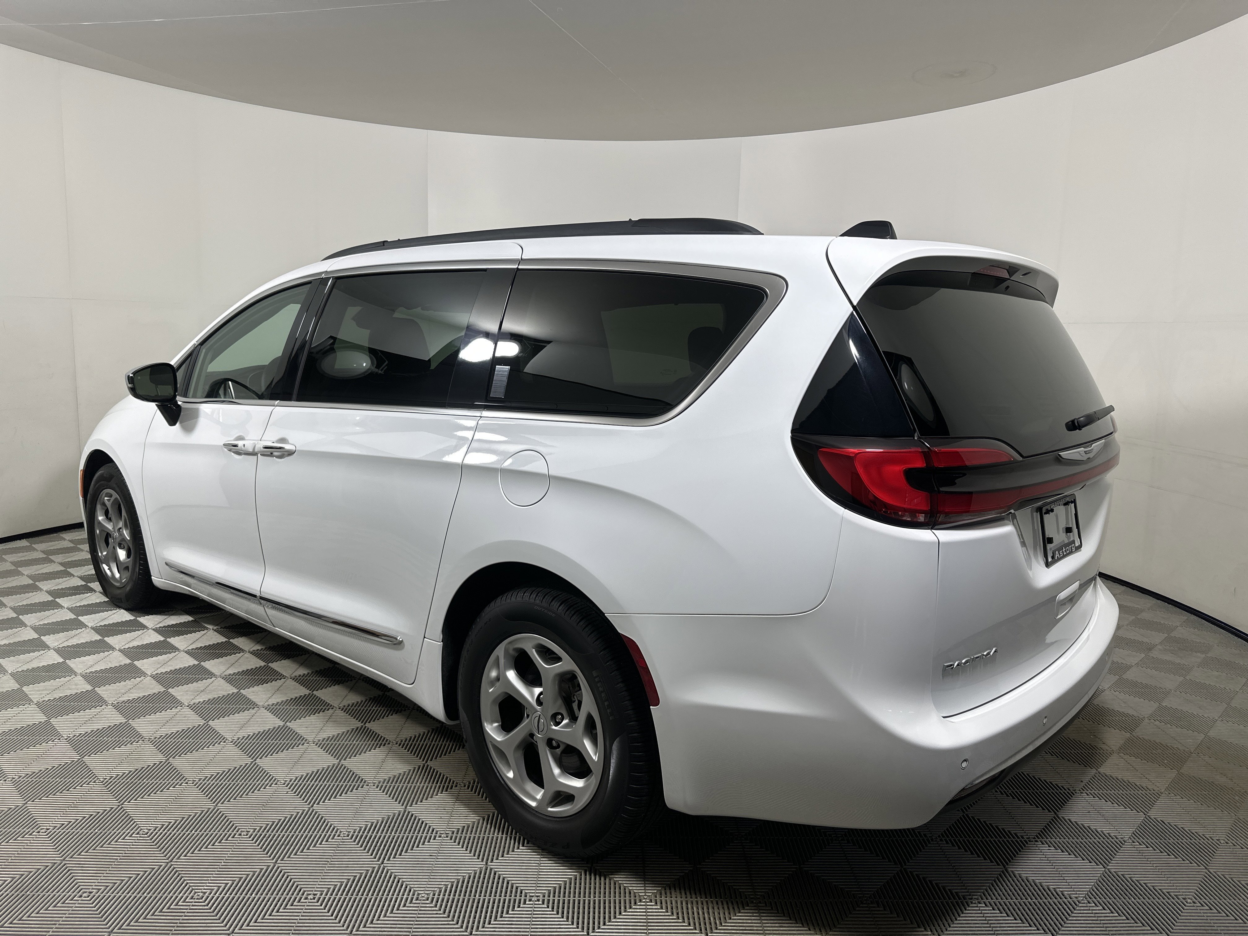 Certified Used 2023 Bright White Clearcoat Chrysler Limited image 5