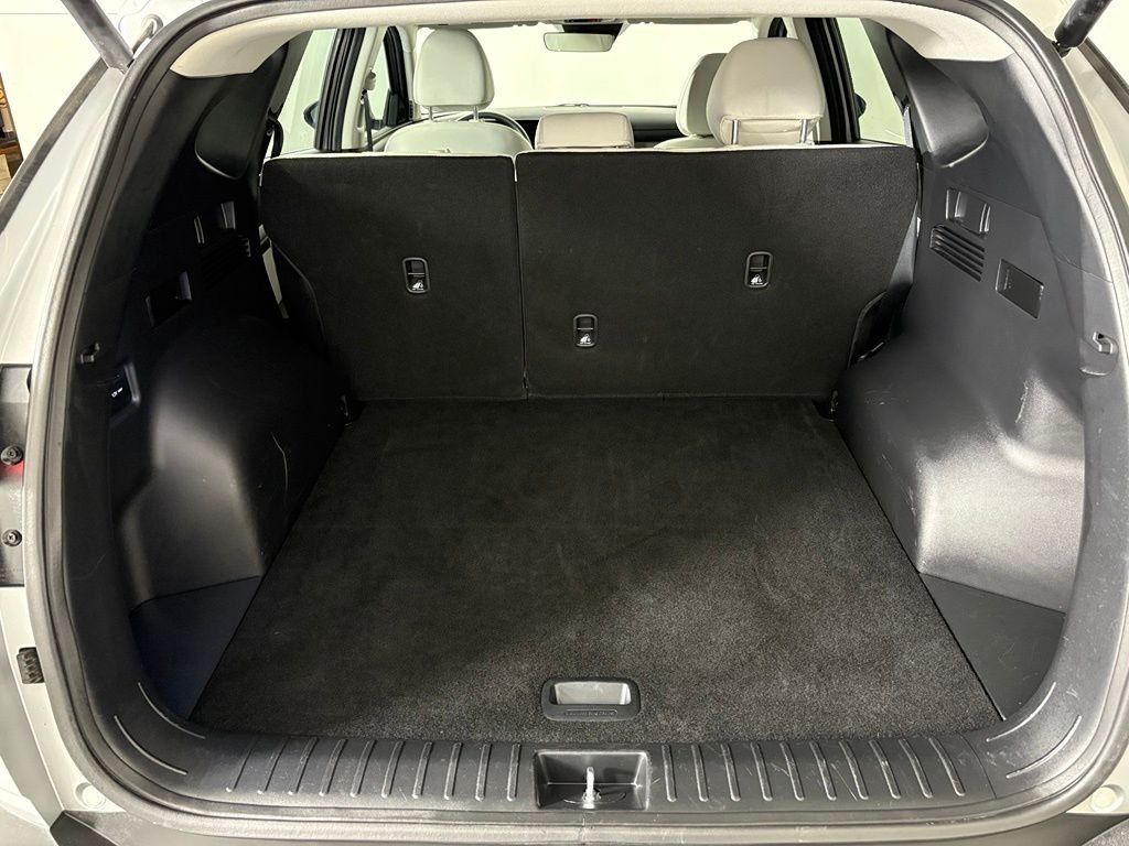 Used 2025 Silver Hyundai SEL image 39