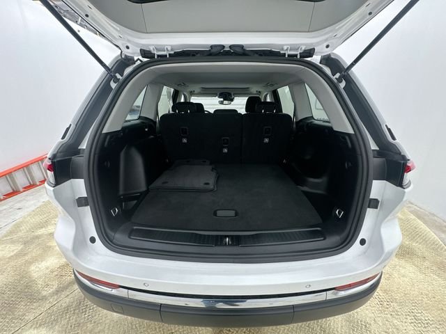 Used 2024 White Jeep Laredo X image 21