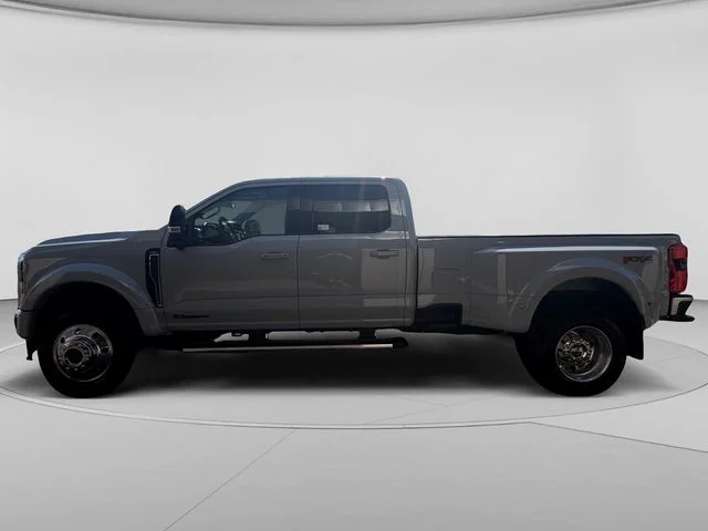 Certified Used 2025 Avalanche Ford Lariat image 2