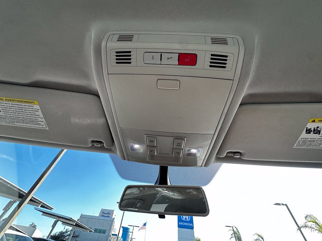 Used 2016 White Volkswagen SE image 32
