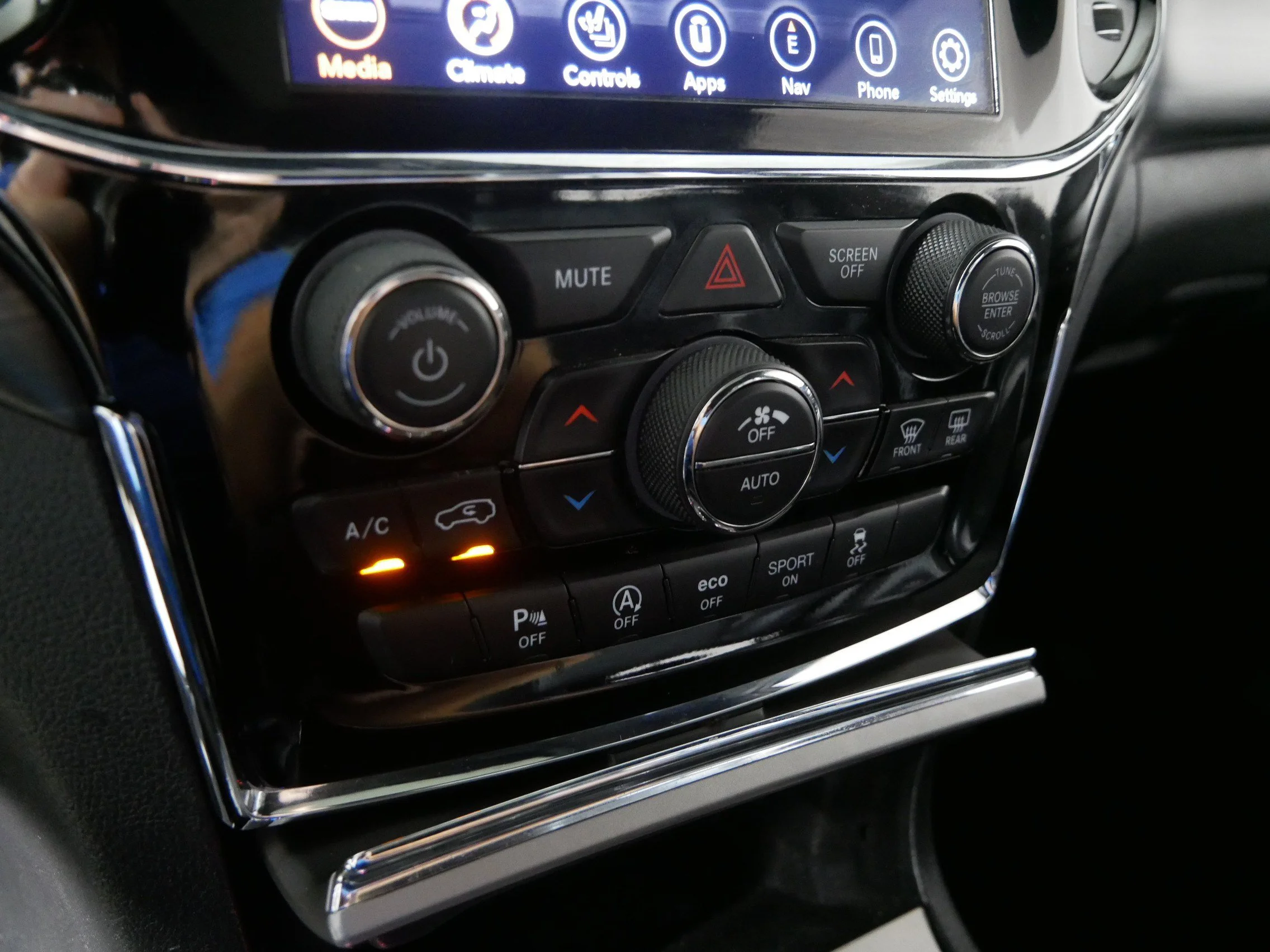 Used 2020 Bright White Clearcoat Jeep Altitude image 23