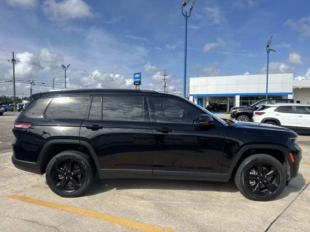 Used 2023 Black Jeep Altitude image 7