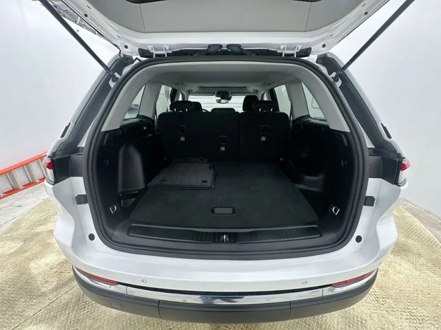 Used 2024 White Jeep Laredo X image 21