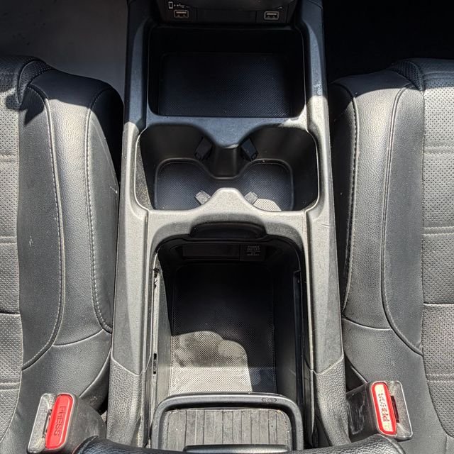 Used 2022 White Honda EX-L image 29