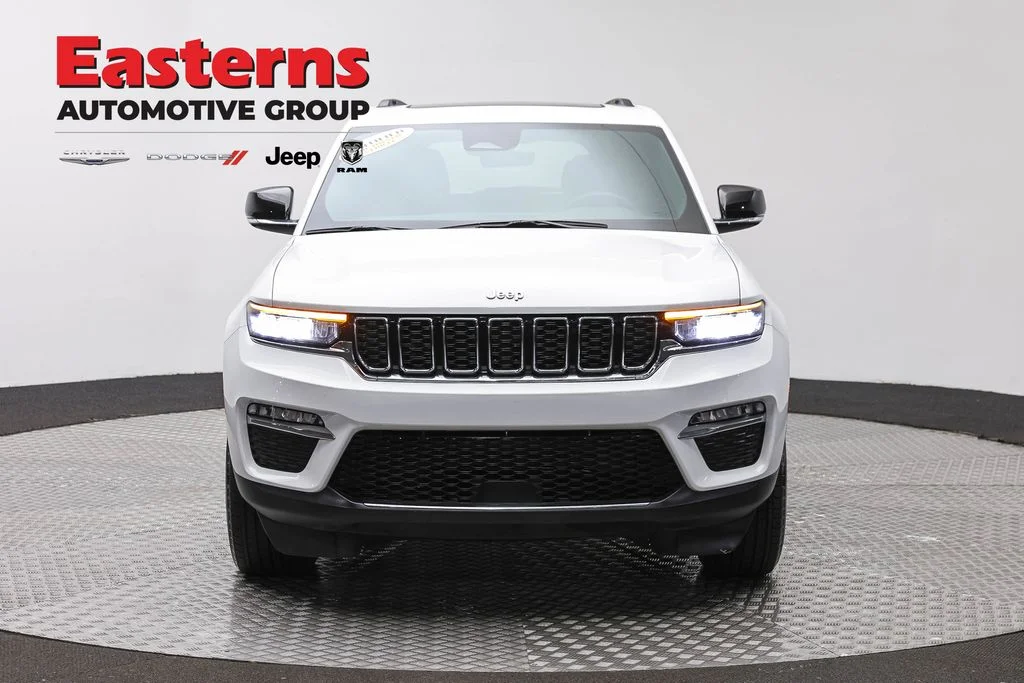 Used 2025 White Jeep Limited image 2