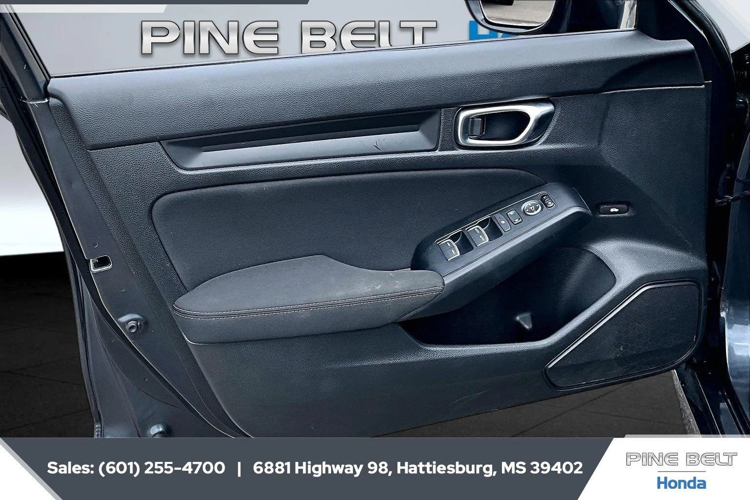 Used 2025 Meteorite Gray Metallic Honda LX image 17