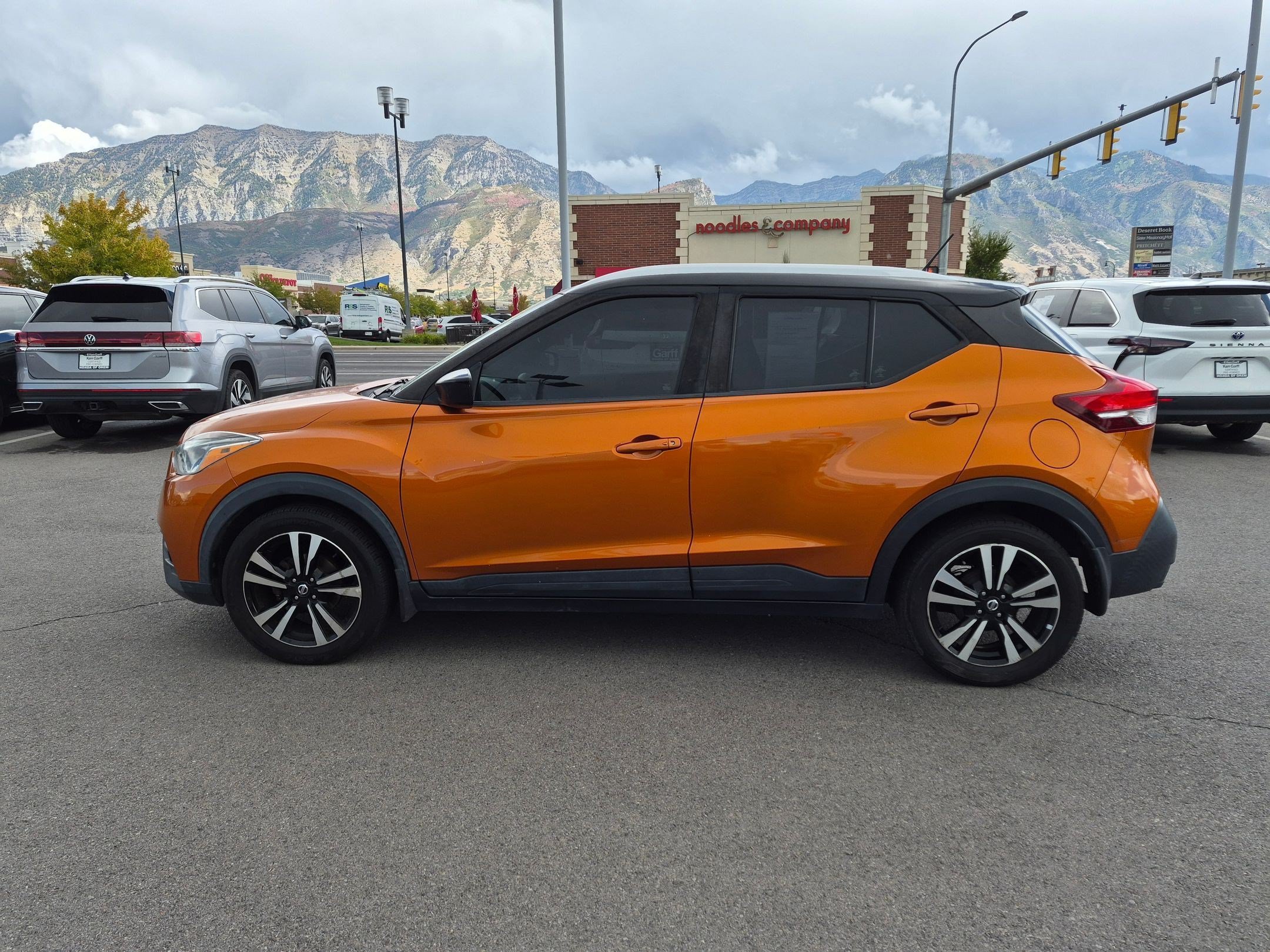 Used 2019 Monarch Orange/Super Black Nissan SV image 7