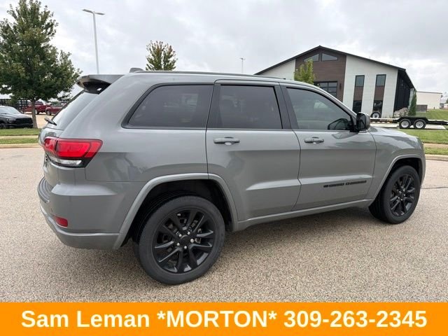 Used 2022 Gray Jeep Laredo X image 3