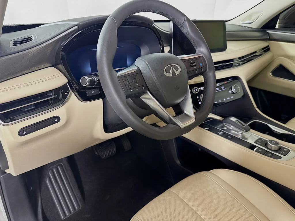 Certified Used 2025 Majestic INFINITI LUXE image 12
