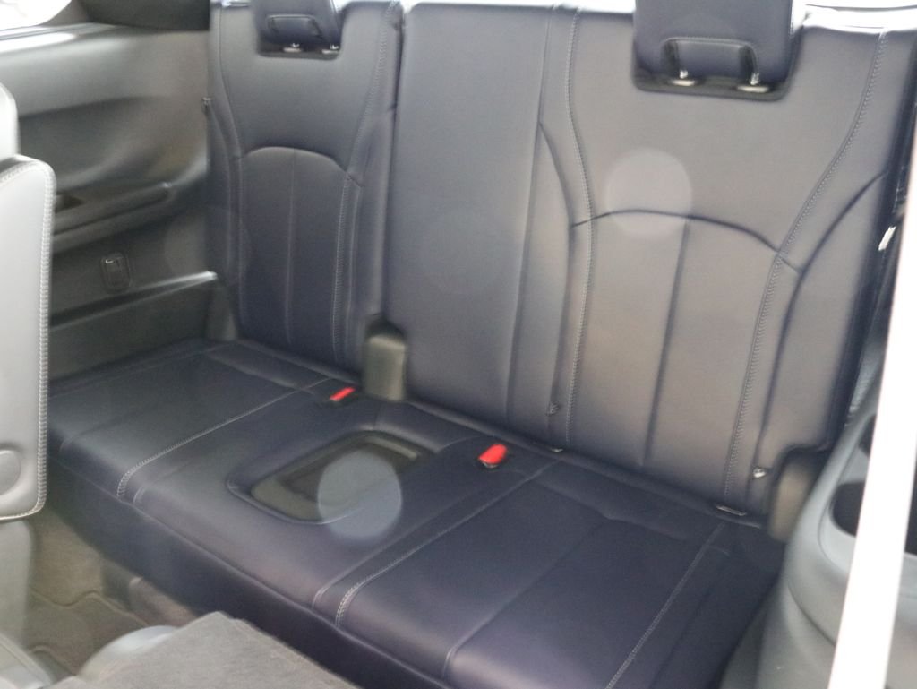 New 2026 2T RAD WHT INFINITI Sport AWD image 31