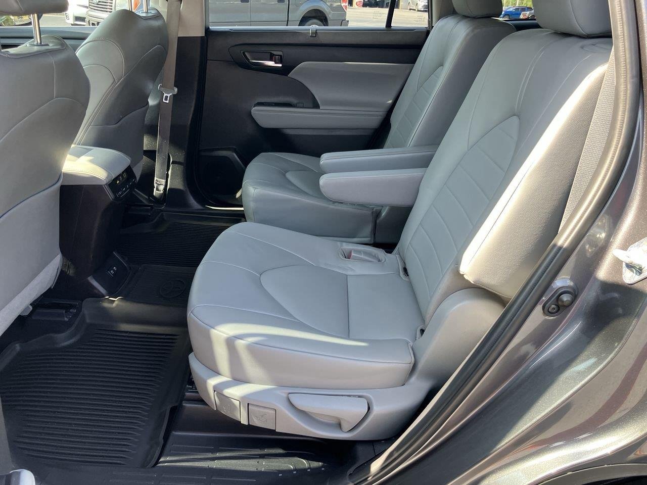 Used 2021 Gray (Magnetic Gray Metallic) Toyota XLE image 23