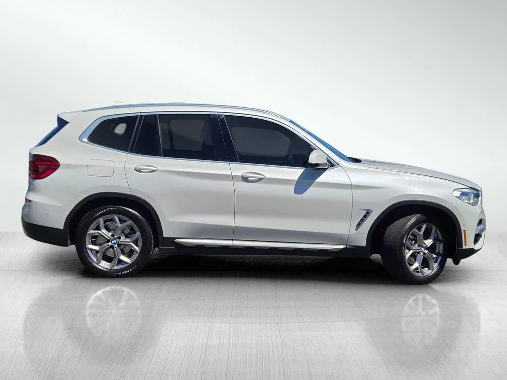 Used 2021 White Metallic BMW sDrive30i image 3