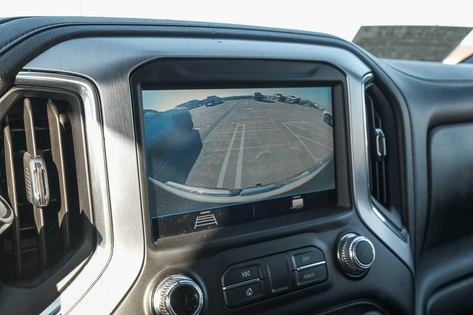 Used 2022 Summit White GMC SLE image 25
