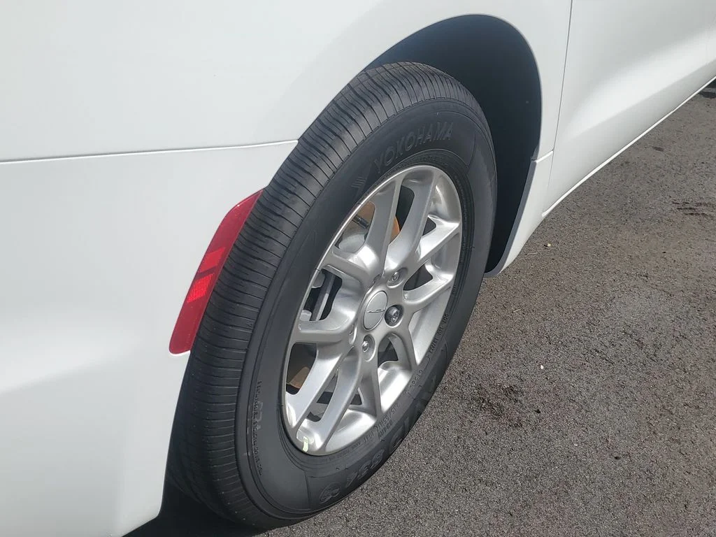 New 2027 White Chrysler LX image 5