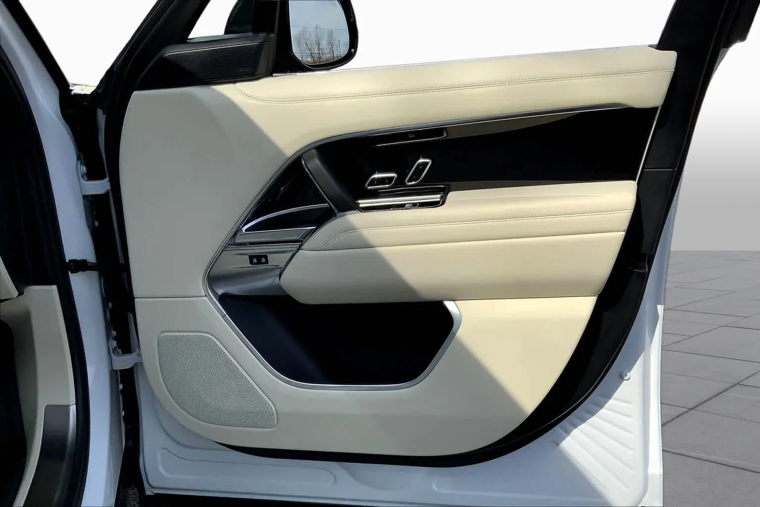 2023 Land Rover Range Rover SE - Photo 21