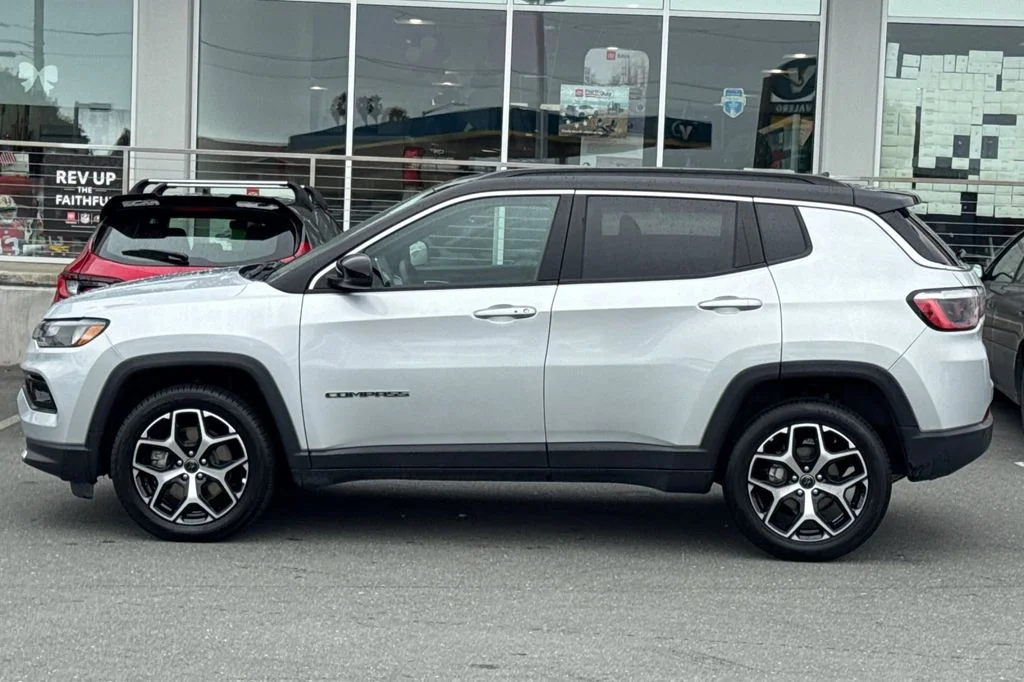 Used 2025 Silver Jeep Limited image 7