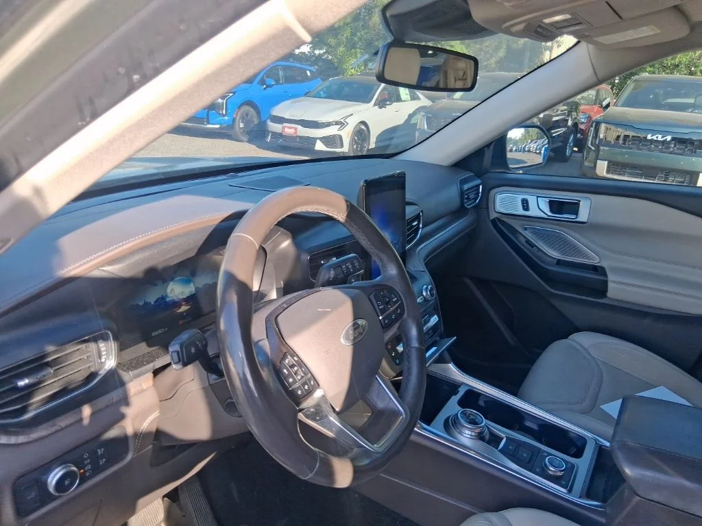 Used 2020 Green Ford Platinum image 11