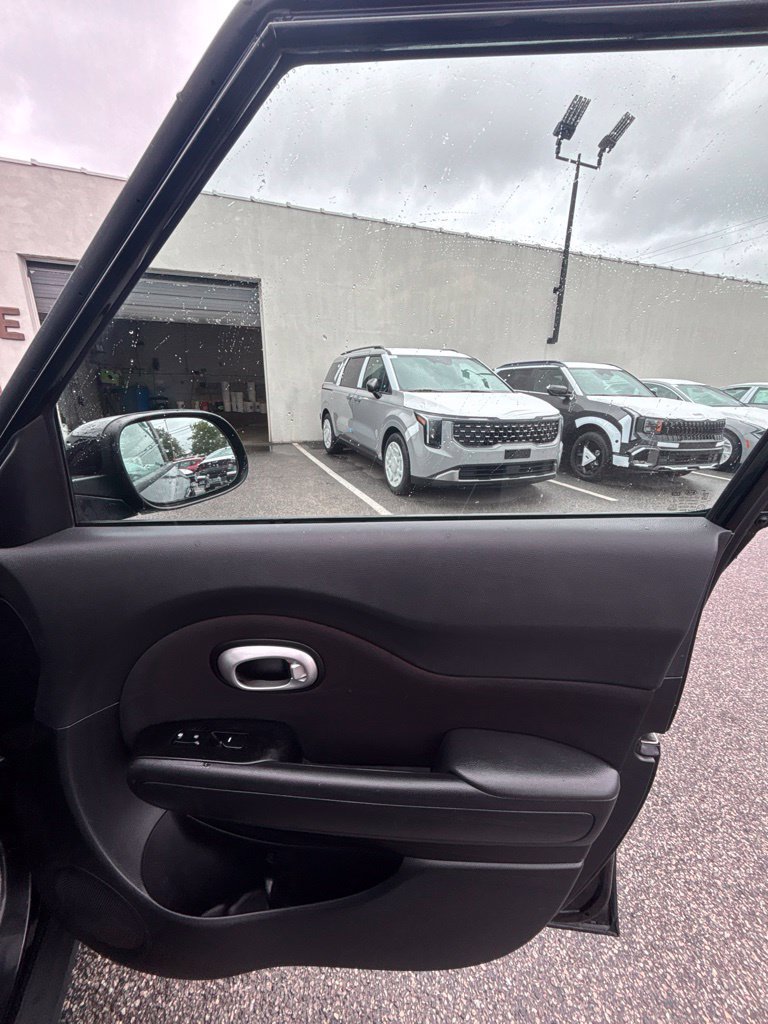 Used 2016 Black Kia Base image 23